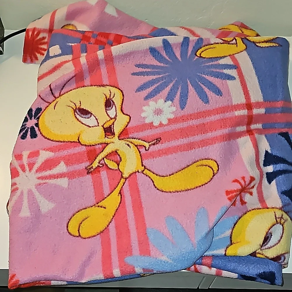 Looney Tunes Twitty Bird print fleece blanket 90's multicolored flower power 🐥